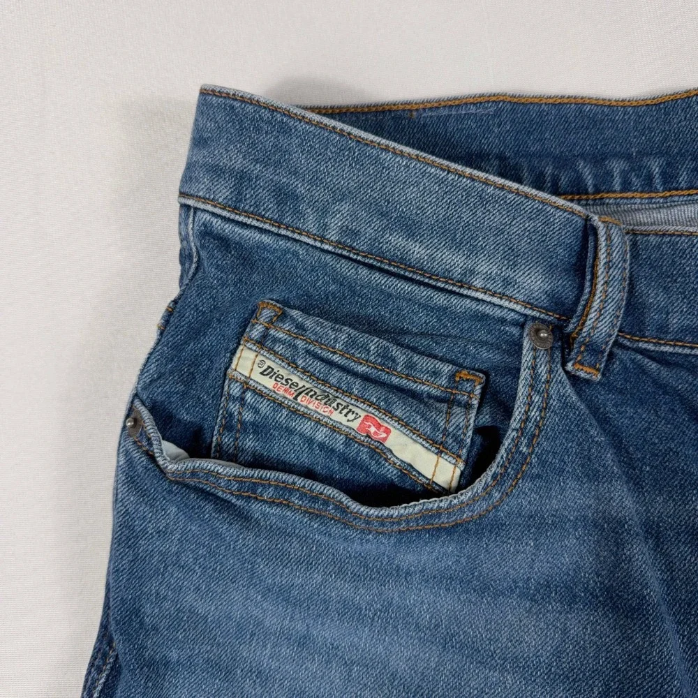 Diesel 2021-NC Straight Leg Jeans Medium Wash Stretch Denim Mens‎ 33x32